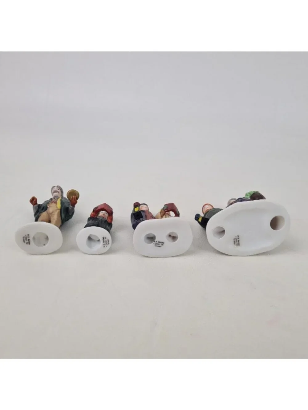 Department 56 Carolers On The Doorstop Set 5570-0 Heritage Village Christmas